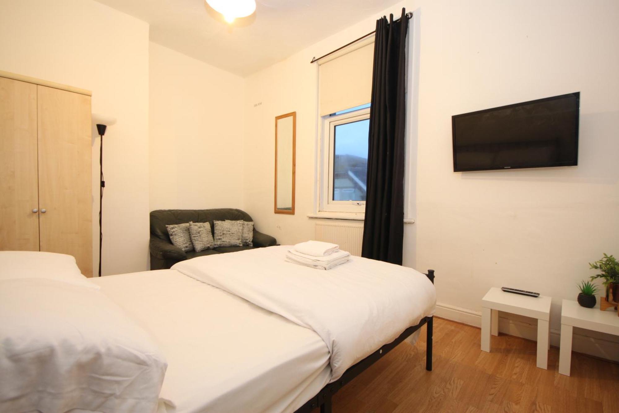 Barton Seaview, Self Catering Studio Apartments, Promenade & Central Beach Location, Families, Couples Or 23 Years Plus Only, Free Parking Blackpool Dış mekan fotoğraf