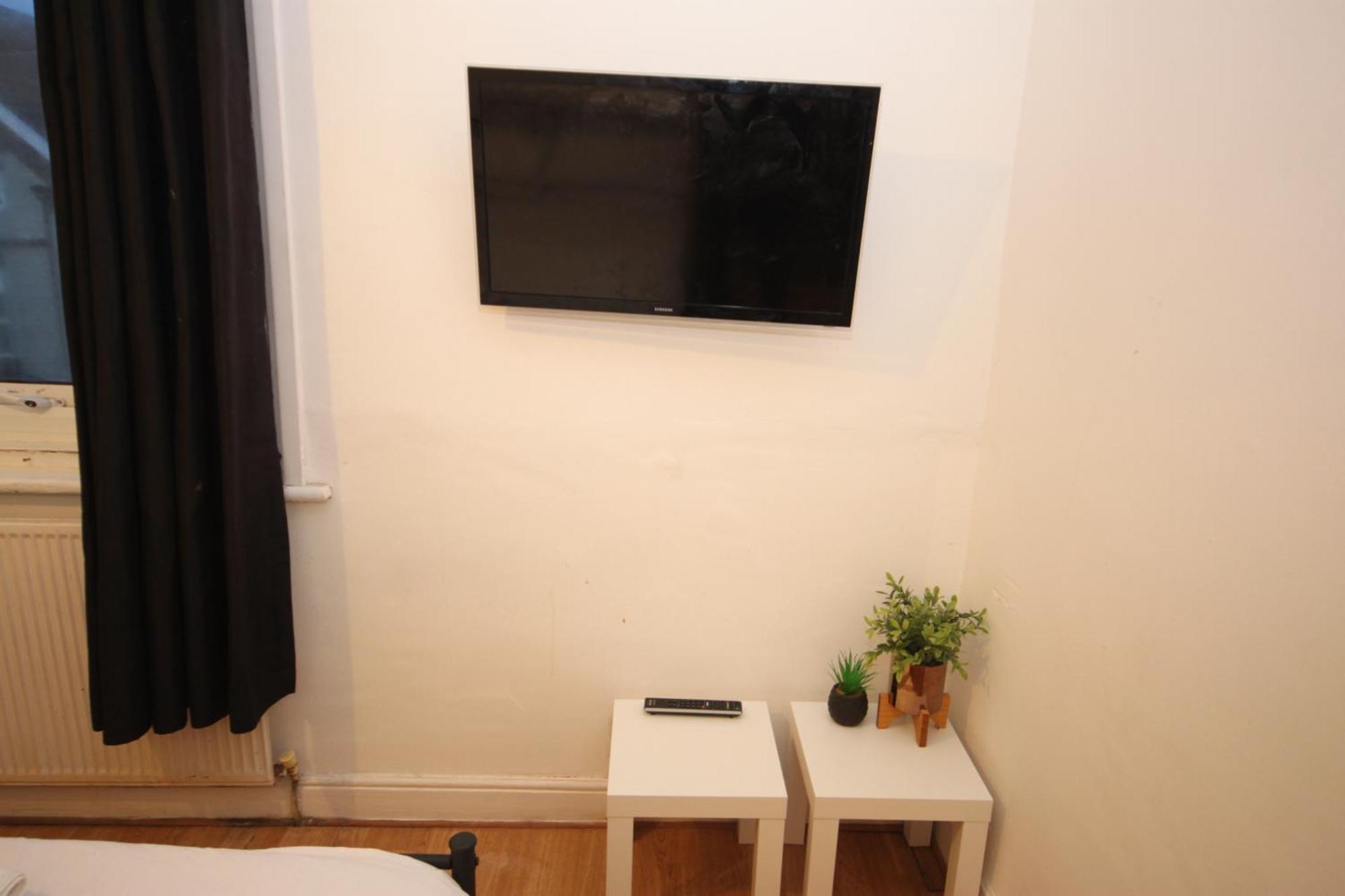 Barton Seaview, Self Catering Studio Apartments, Promenade & Central Beach Location, Families, Couples Or 23 Years Plus Only, Free Parking Blackpool Oda fotoğraf
