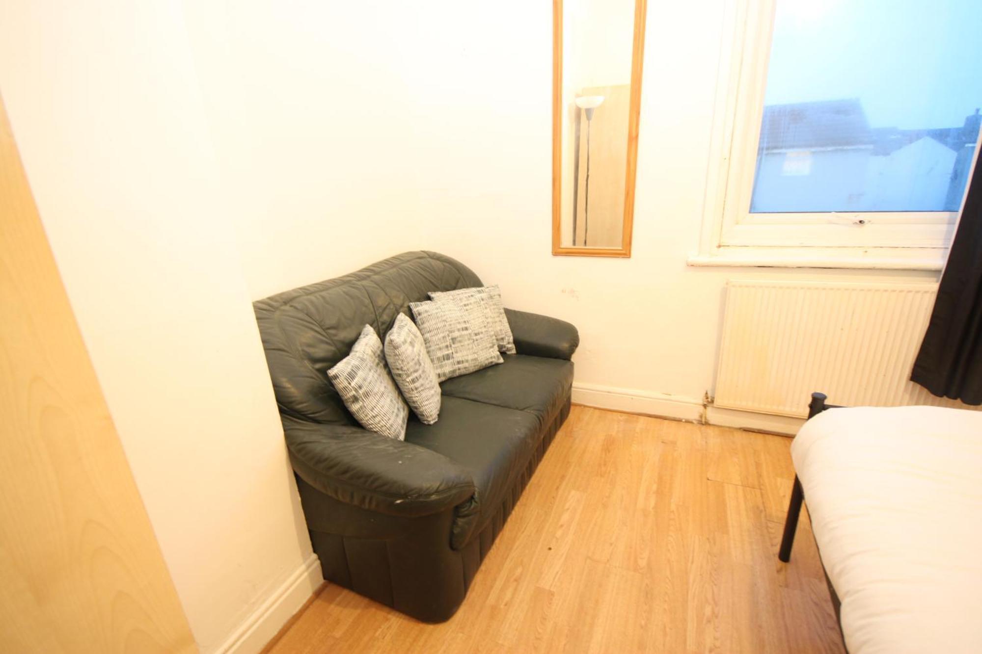 Barton Seaview, Self Catering Studio Apartments, Promenade & Central Beach Location, Families, Couples Or 23 Years Plus Only, Free Parking Blackpool Oda fotoğraf