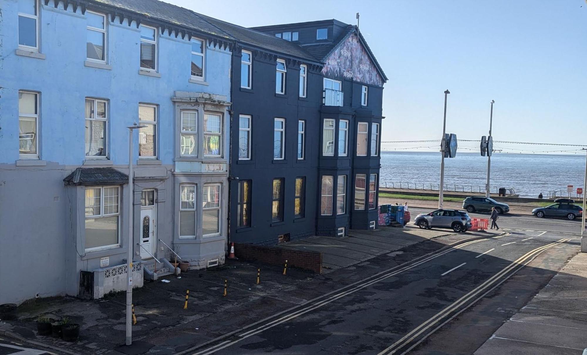 Barton Seaview, Self Catering Studio Apartments, Promenade & Central Beach Location, Families, Couples Or 23 Years Plus Only, Free Parking Blackpool Dış mekan fotoğraf