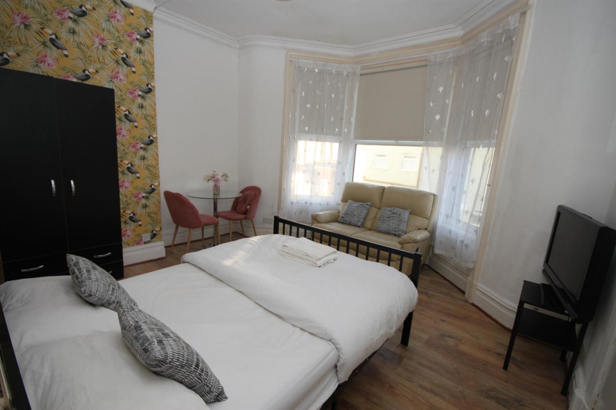 Barton Seaview, Self Catering Studio Apartments, Promenade & Central Beach Location, Families, Couples Or 23 Years Plus Only, Free Parking Blackpool Dış mekan fotoğraf