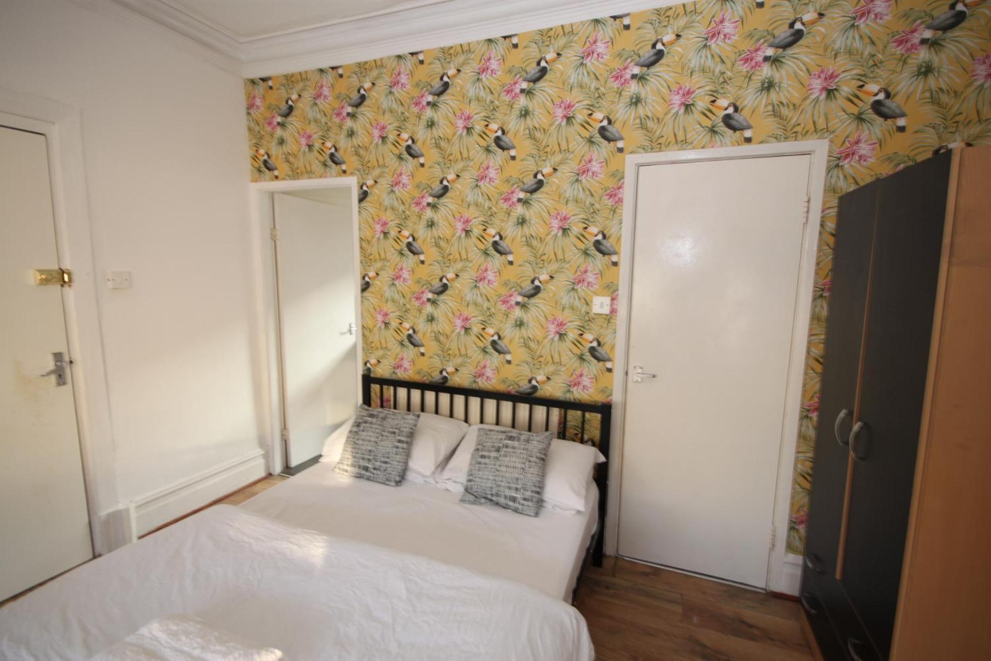 Barton Seaview, Self Catering Studio Apartments, Promenade & Central Beach Location, Families, Couples Or 23 Years Plus Only, Free Parking Blackpool Dış mekan fotoğraf