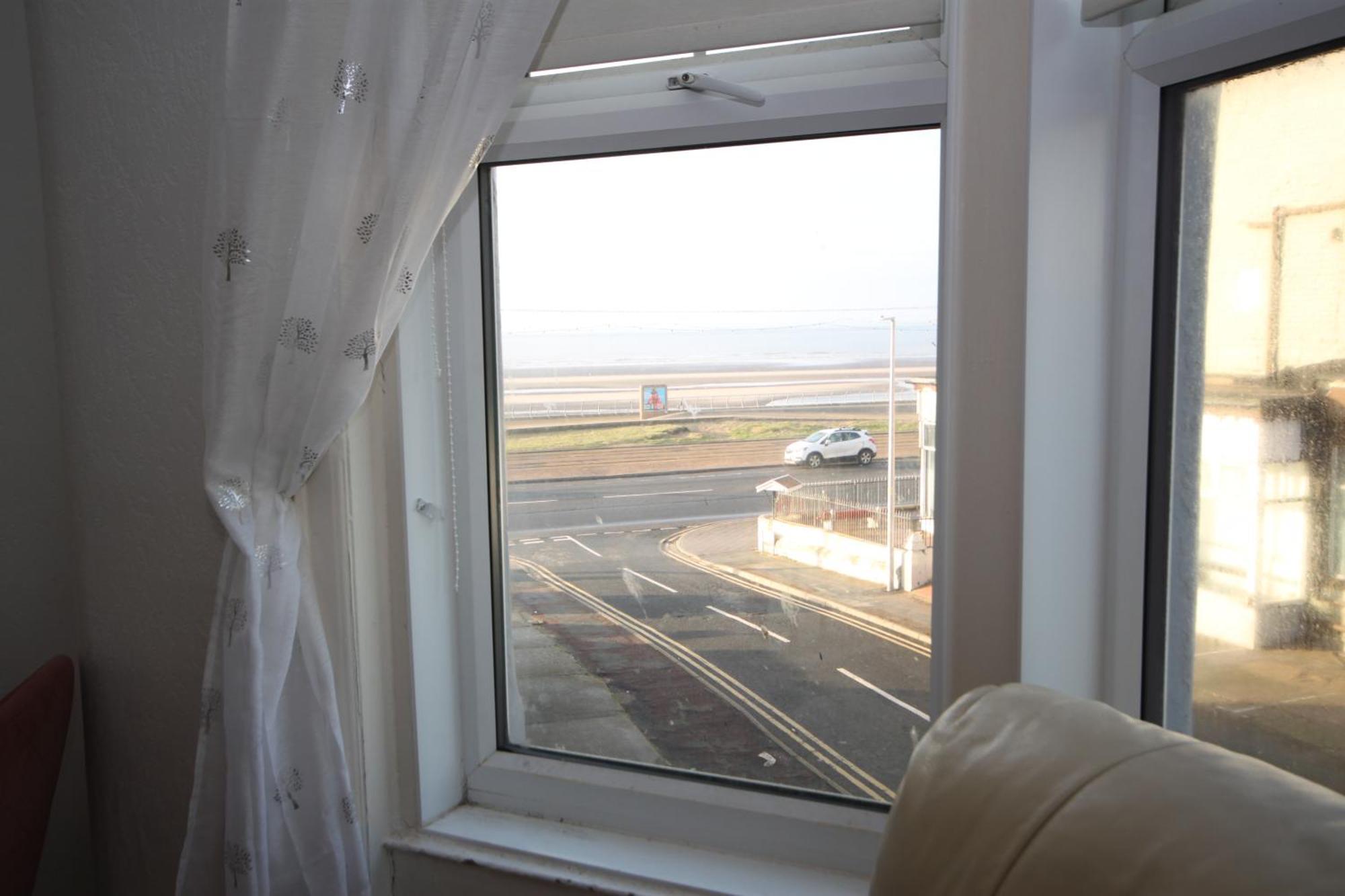 Barton Seaview, Self Catering Studio Apartments, Promenade & Central Beach Location, Families, Couples Or 23 Years Plus Only, Free Parking Blackpool Dış mekan fotoğraf