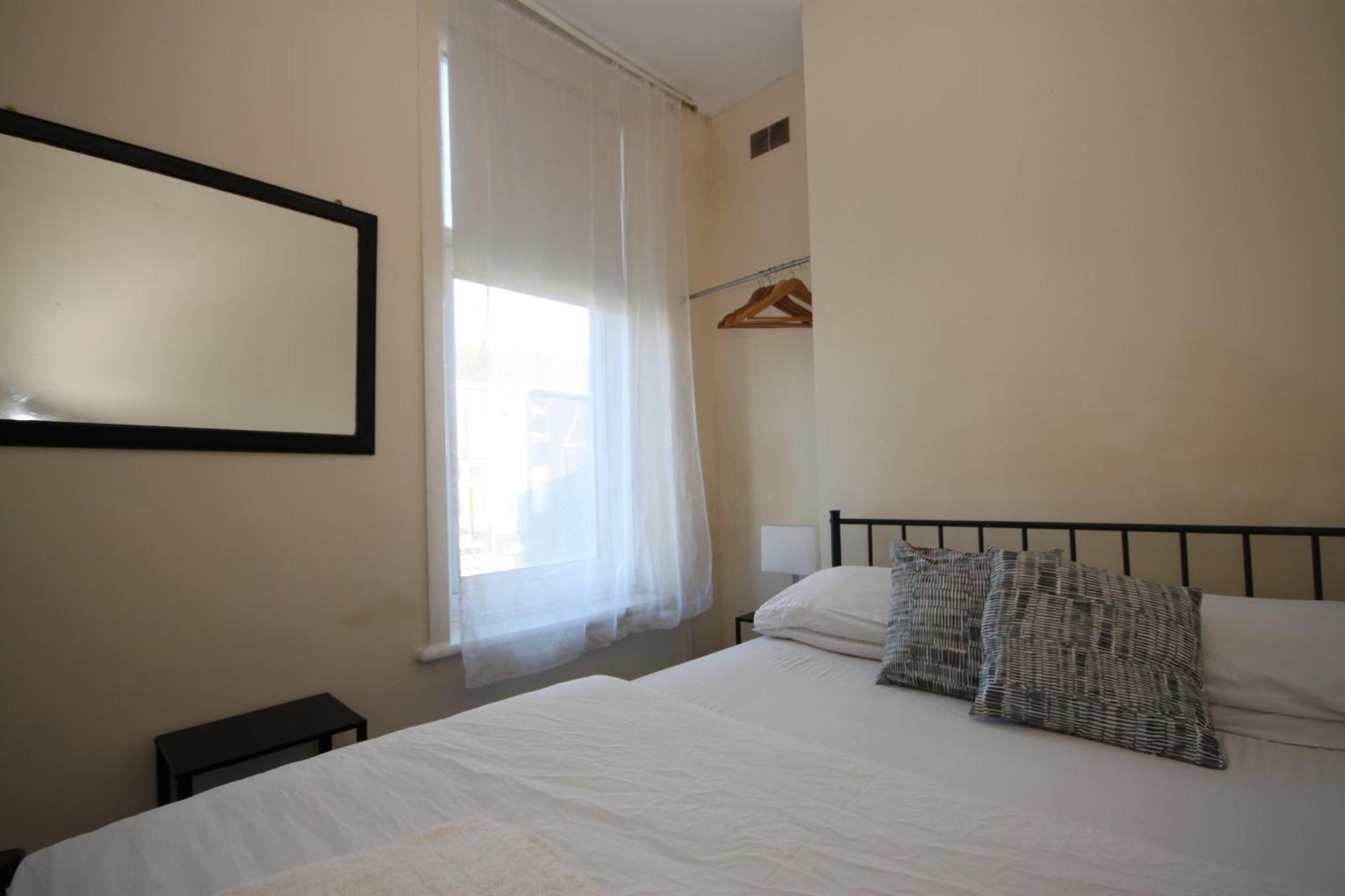 Barton Seaview, Self Catering Studio Apartments, Promenade & Central Beach Location, Families, Couples Or 23 Years Plus Only, Free Parking Blackpool Oda fotoğraf