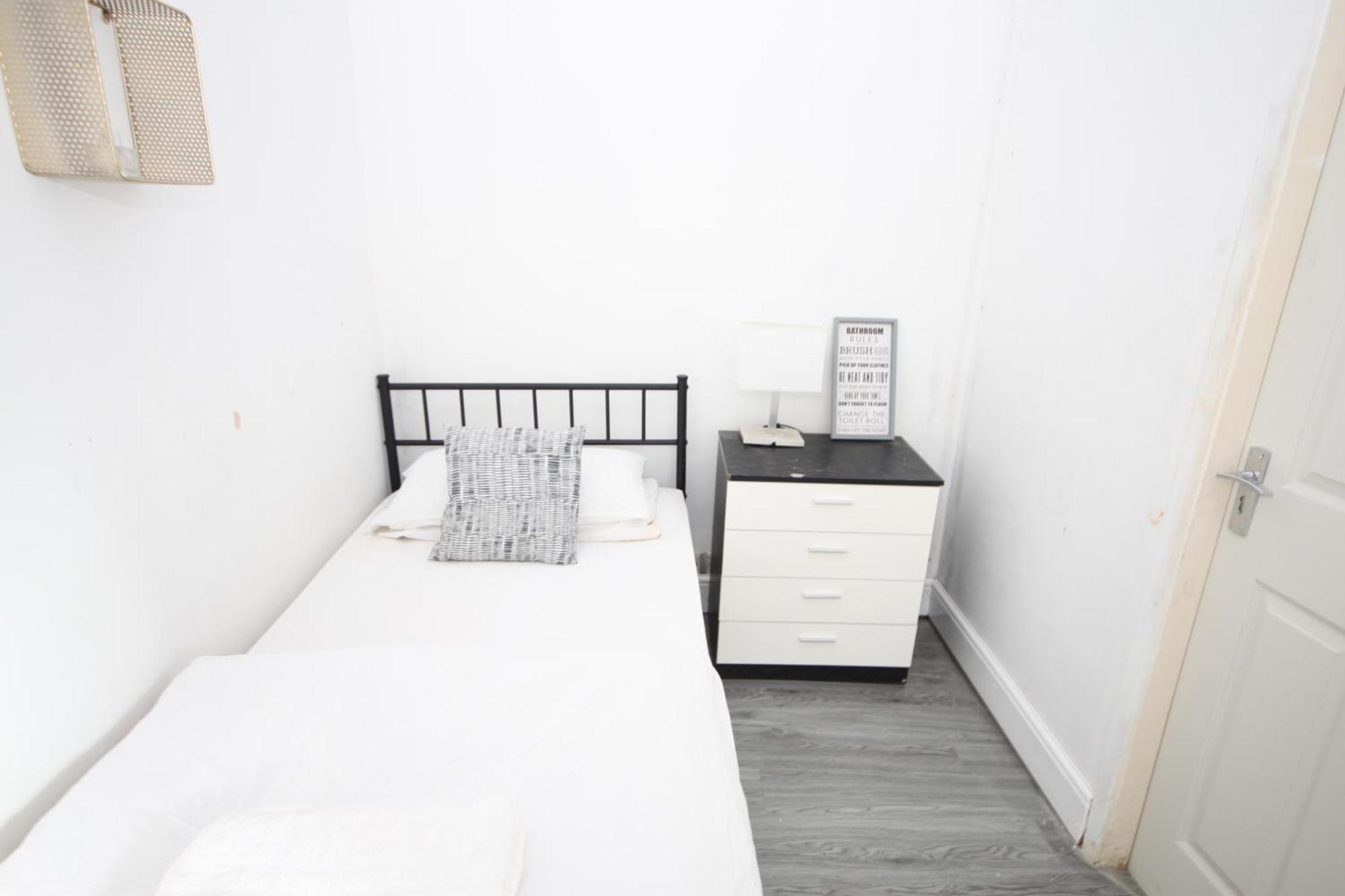 Barton Seaview, Self Catering Studio Apartments, Promenade & Central Beach Location, Families, Couples Or 23 Years Plus Only, Free Parking Blackpool Oda fotoğraf