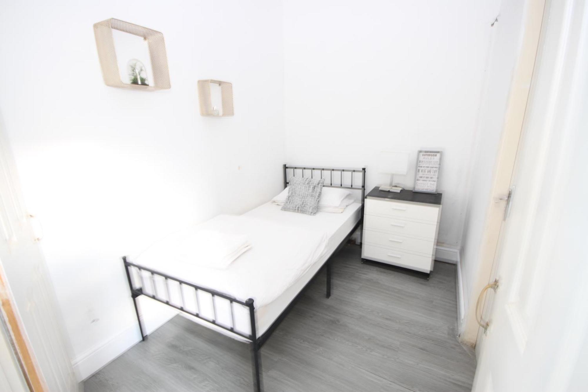 Barton Seaview, Self Catering Studio Apartments, Promenade & Central Beach Location, Families, Couples Or 23 Years Plus Only, Free Parking Blackpool Oda fotoğraf
