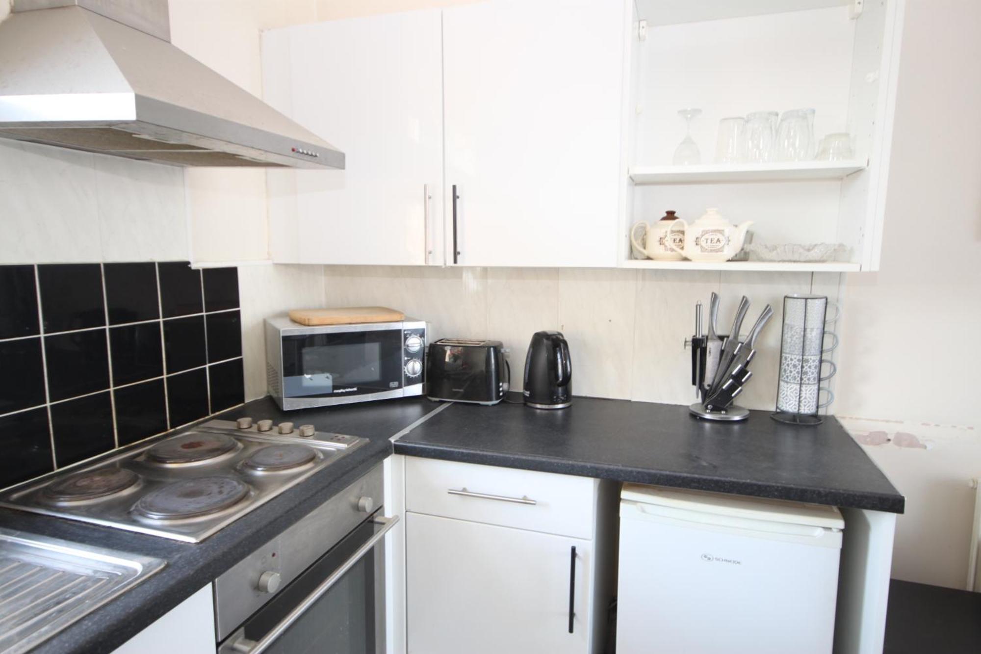 Barton Seaview, Self Catering Studio Apartments, Promenade & Central Beach Location, Families, Couples Or 23 Years Plus Only, Free Parking Blackpool Dış mekan fotoğraf