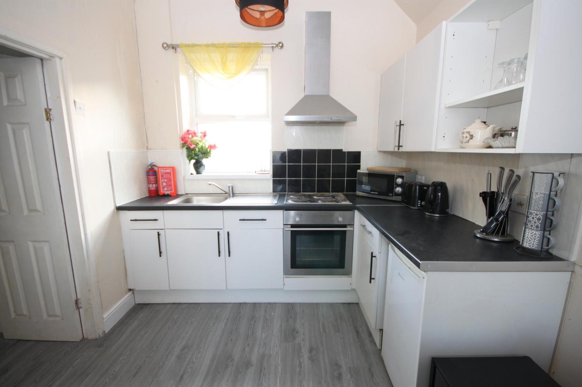 Barton Seaview, Self Catering Studio Apartments, Promenade & Central Beach Location, Families, Couples Or 23 Years Plus Only, Free Parking Blackpool Dış mekan fotoğraf